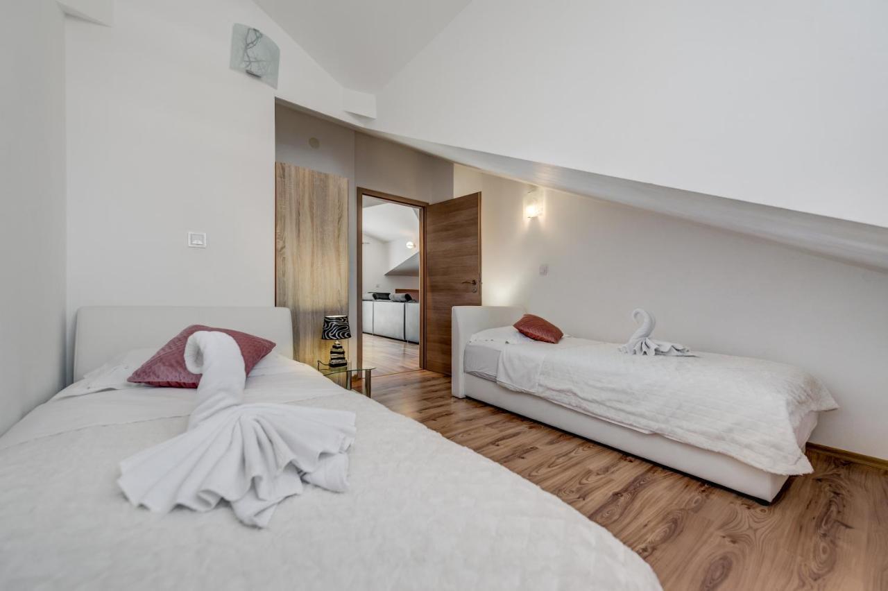 Summer Orchid - Spacious Duplex By The Beach & Ps5 Stobreč Eksteriør billede