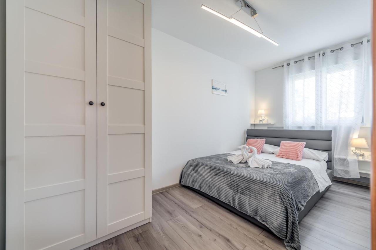 Summer Orchid - Spacious Duplex By The Beach & Ps5 Stobreč Eksteriør billede