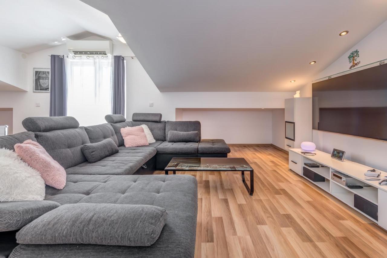 Summer Orchid - Spacious Duplex By The Beach & Ps5 Stobreč Eksteriør billede